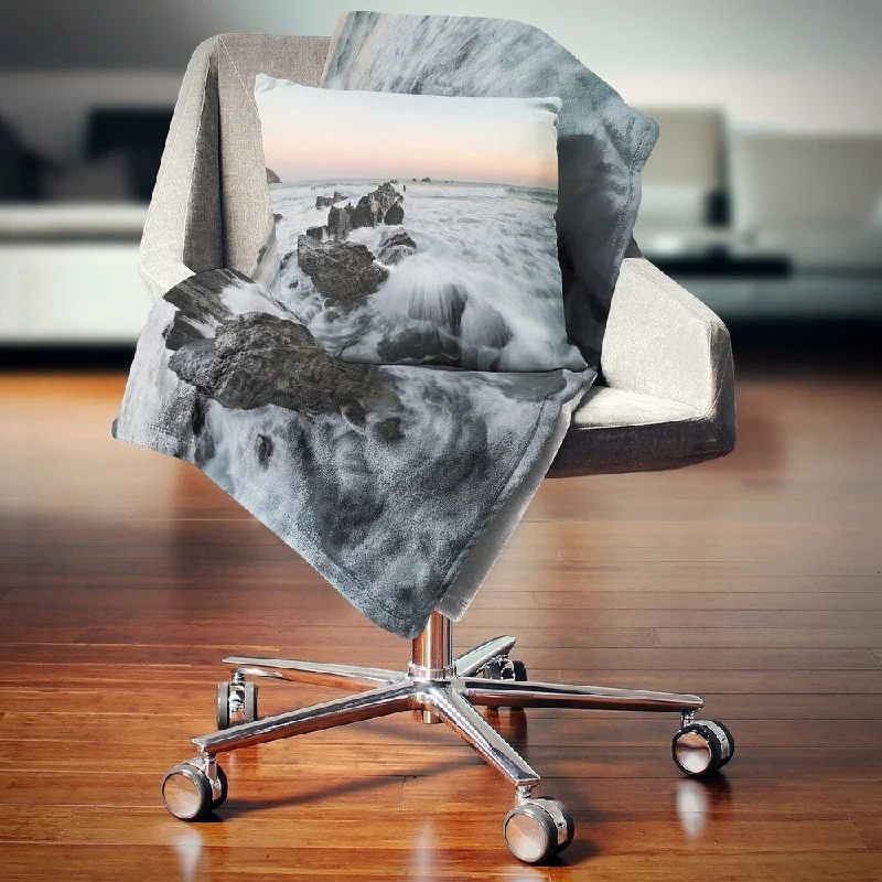 Microfiber blankets that are durable and easy to care forDesignart 'Bay of Biscay White Waves Hitting Beach' Seashore Throw Blanket Microfiber blankets that are durable and easy to care forDesignart 'Bay of Biscay White Waves Hitting Beach' Seashore Throw Blanket