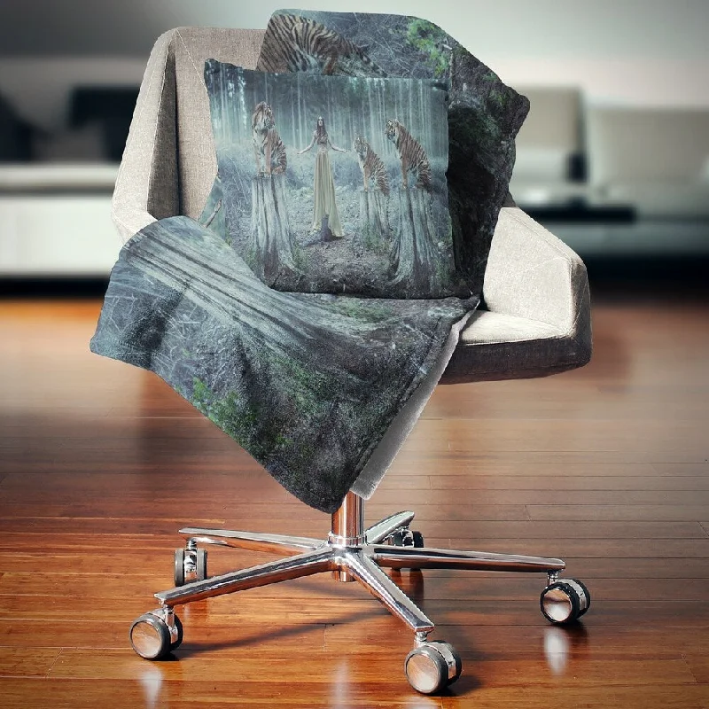 Synthetic fiber blend blankets for a budget - friendly choiceDesignart 'Female Trainers with Tiger' Animal Throw Blanket Synthetic fiber blend blankets for a budget - friendly choiceDesignart 'Female Trainers with Tiger' Animal Throw Blanket