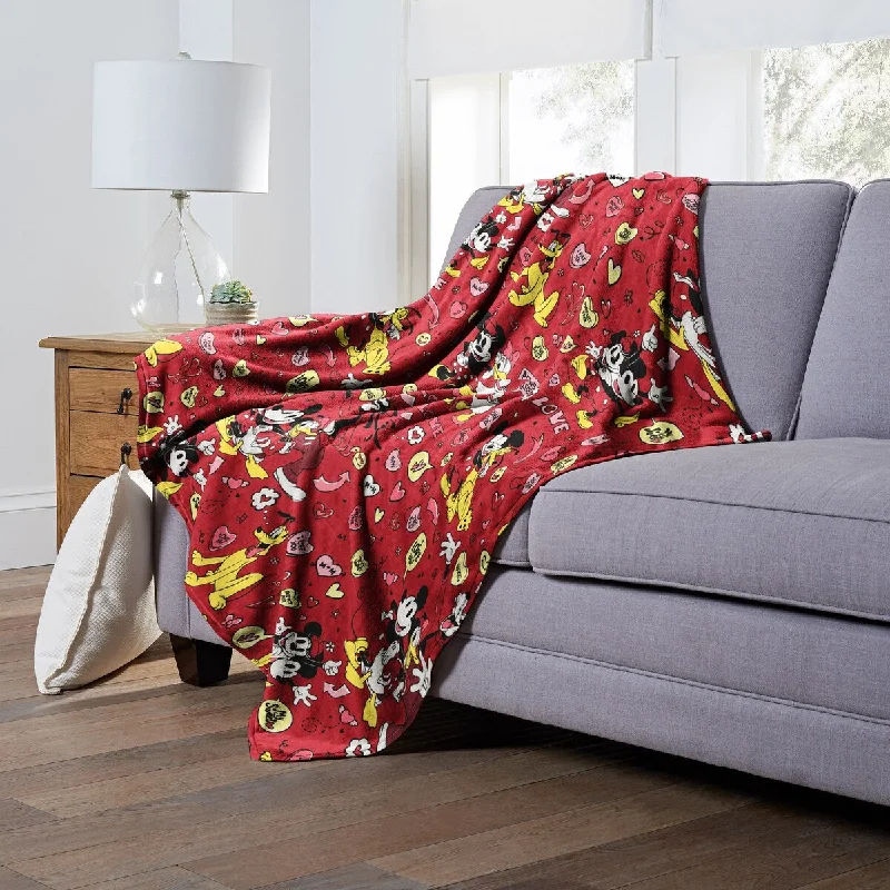 Linen blankets with a rustic and textured lookMickey Mouse I Love Us Silk Touch Throw Linen blankets with a rustic and textured lookMickey Mouse I Love Us Silk Touch Throw
