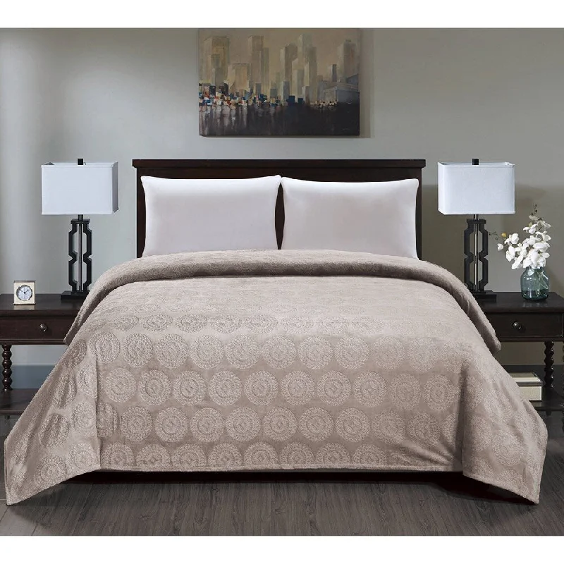 Chenille blankets with a thick and fuzzy textureCeaser Blanket Queen Beige