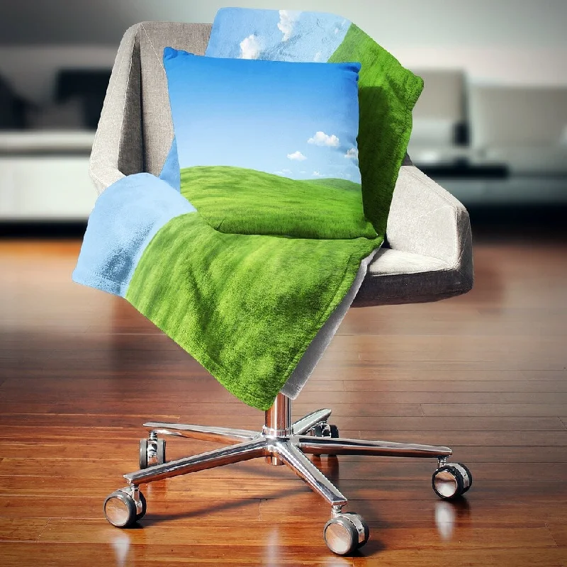 Wool blankets with natural warmth and insulationDesignart 'Calm Green Meadow' Landscape Fleece Throw Blanket Wool blankets with natural warmth and insulationDesignart 'Calm Green Meadow' Landscape Fleece Throw Blanket