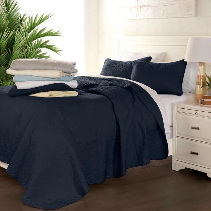 Silk blankets with a smooth and elegant touch3pc Full/Queen Luxury Damask Quilted Coverlet Set Midnight Blue Silk blankets with a smooth and elegant touch3pc Full/Queen Luxury Damask Quilted Coverlet Set Midnight Blue