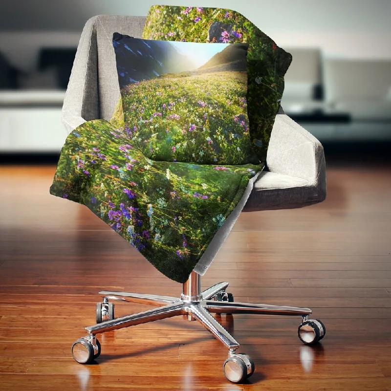 King - size blankets to cover large beds comfortablyDesignart 'Meadow with Colorful Flowers' Landscape Fleece Throw Blanket King - size blankets to cover large beds comfortablyDesignart 'Meadow with Colorful Flowers' Landscape Fleece Throw Blanket