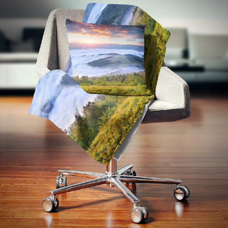 Mohair blankets with a unique sheen and softnessDesignart 'Colorful Sunrise Over Foggy Waters' Landscape Photography Throw Blanket Mohair blankets with a unique sheen and softnessDesignart 'Colorful Sunrise Over Foggy Waters' Landscape Photography Throw Blanket