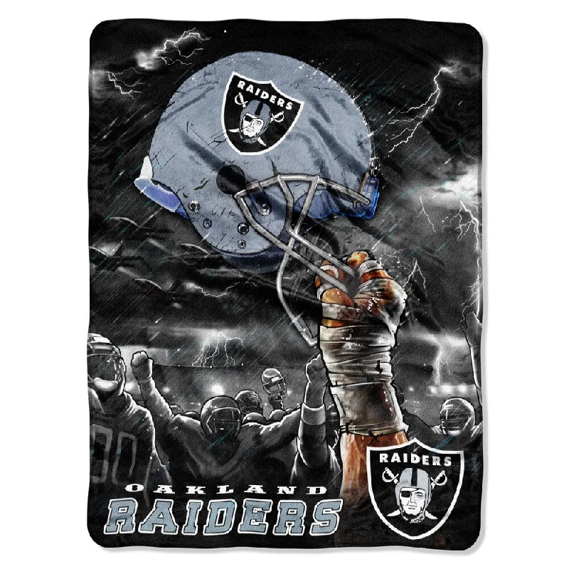 Chenille blankets with a thick and fuzzy textureNFL Oakland Raiders Rachel Sky Helmet Throw Chenille blankets with a thick and fuzzy textureNFL Oakland Raiders Rachel Sky Helmet Throw