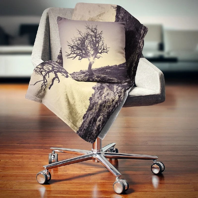 Mohair blankets with a unique sheen and softnessDesignart 'Lonely Grey Tree in Mountain' Landscape Fleece Throw Blanket Mohair blankets with a unique sheen and softnessDesignart 'Lonely Grey Tree in Mountain' Landscape Fleece Throw Blanket