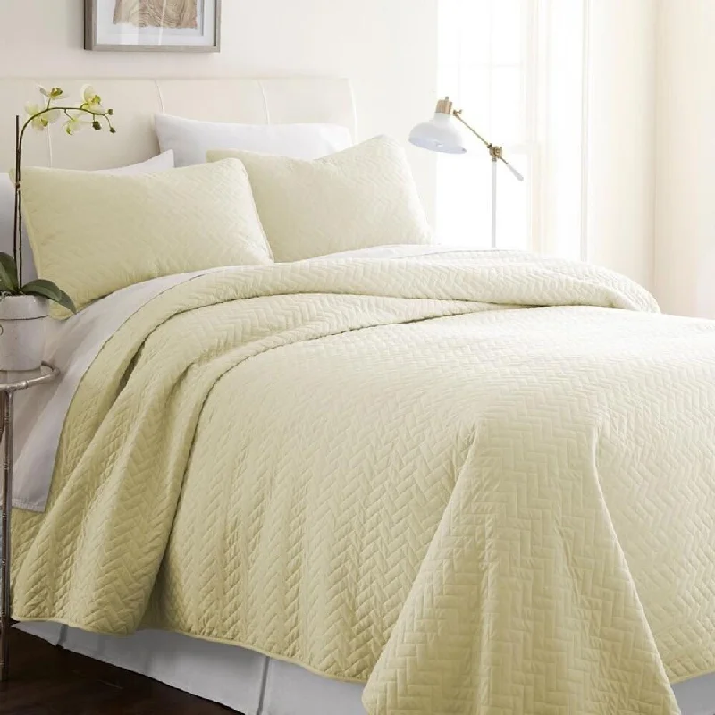 Alpaca wool blankets for a hypoallergenic and warm option3pc Twin/TwinXL Quilted Coverlet Set Softest Herring Yellow Alpaca wool blankets for a hypoallergenic and warm option3pc Twin/TwinXL Quilted Coverlet Set Softest Herring Yellow