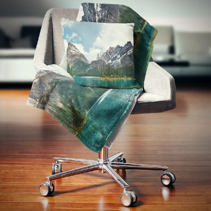 Synthetic fiber blend blankets for a budget - friendly choiceDesignart 'Yoho National Park Panorama' Landscape Fleece Throw Blanket Synthetic fiber blend blankets for a budget - friendly choiceDesignart 'Yoho National Park Panorama' Landscape Fleece Throw Blanket