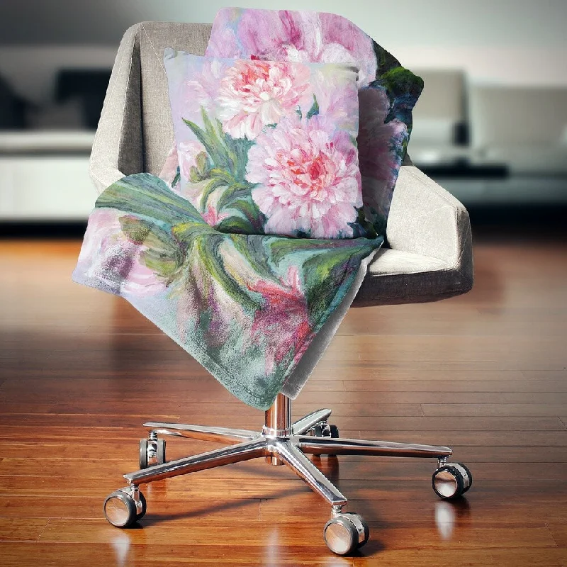 Fleece blankets for a cozy and plush textureDesignart 'Full Blown Peonies' Floral Throw Blanket Fleece blankets for a cozy and plush textureDesignart 'Full Blown Peonies' Floral Throw Blanket