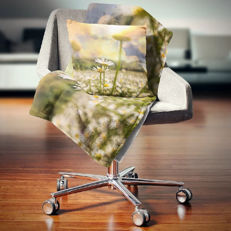 Wool blankets with natural warmth and insulationDesignart 'Amazing Chamomile Flower Field' Floral Throw Blanket Wool blankets with natural warmth and insulationDesignart 'Amazing Chamomile Flower Field' Floral Throw Blanket