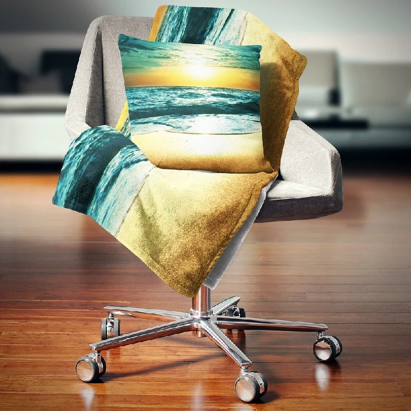 Silk blankets with a smooth and elegant touchDesignart 'Amazing Sunset Reflecting in Blue Sea' Seascape Throw Blanket Silk blankets with a smooth and elegant touchDesignart 'Amazing Sunset Reflecting in Blue Sea' Seascape Throw Blanket