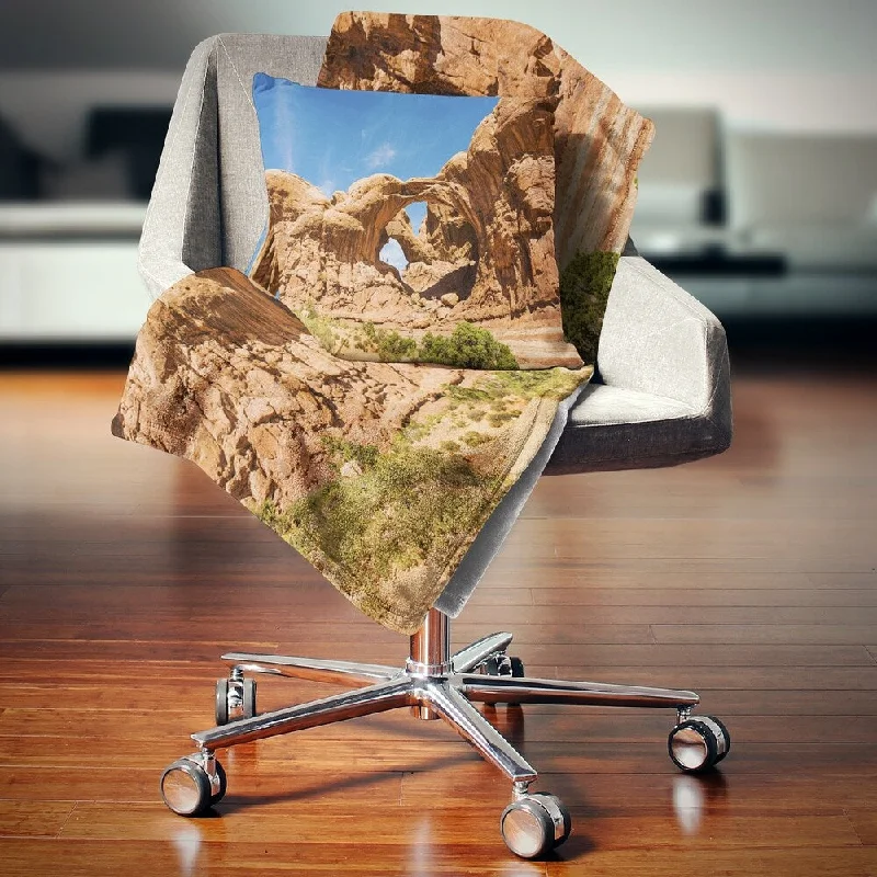 Linen blankets with a rustic and textured lookDesignart 'Double Arch in Arches National Park' Landscape Photography Throw Blanket Linen blankets with a rustic and textured lookDesignart 'Double Arch in Arches National Park' Landscape Photography Throw Blanket