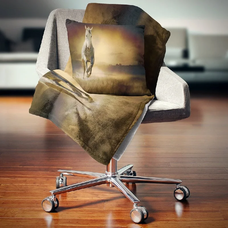 Linen blankets with a rustic and textured lookDesignart 'Horse Galloping Through Valley' Animal Throw Blanket Linen blankets with a rustic and textured lookDesignart 'Horse Galloping Through Valley' Animal Throw Blanket