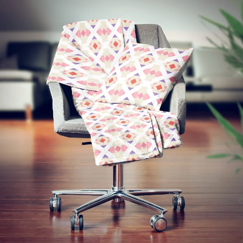 Cotton blankets for breathability and a lightweight feelDesignart' Triangular Retro Design VII' Modern Throw Blanket - 71x59 Cotton blankets for breathability and a lightweight feelDesignart' Triangular Retro Design VII' Modern Throw Blanket - 71x59