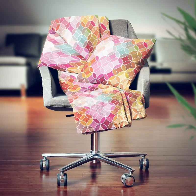 Silk blankets with a smooth and elegant touchDesignart' Geometrical Retro Design II' Modern Throw Blanket - 71x59 Silk blankets with a smooth and elegant touchDesignart' Geometrical Retro Design II' Modern Throw Blanket - 71x59