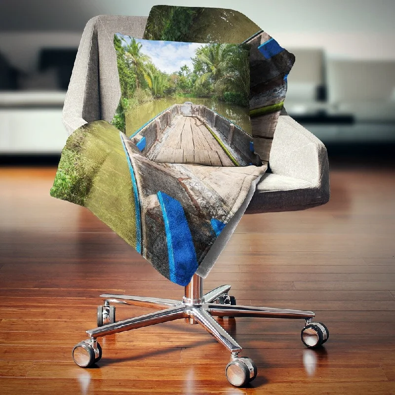 Queen - size blankets for standard - sized bedsDesignart 'Boat in Mekong River Vietnam' Landscape Fleece Throw Blanket Queen - size blankets for standard - sized bedsDesignart 'Boat in Mekong River Vietnam' Landscape Fleece Throw Blanket