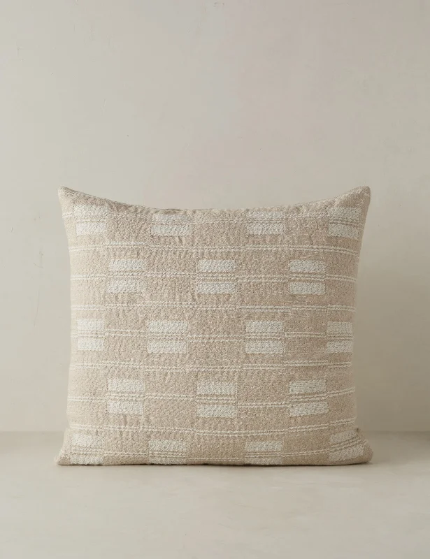Adjustable Pillows for Customized ComfortPlush Pillows for a Cozy BedLeighton Indoor / Outdoor Pillow Adjustable Pillows for Customized ComfortPlush Pillows for a Cozy BedLeighton Indoor / Outdoor Pillow