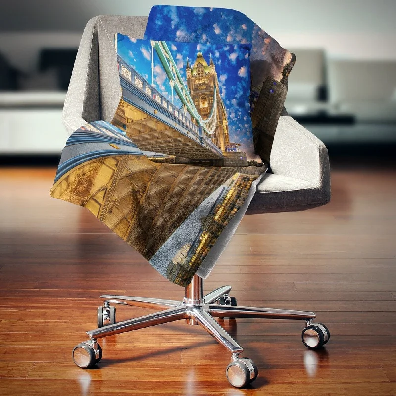 Queen - size blankets for standard - sized bedsDesignart 'Lights on Tower Bridge' Cityscape Photography Throw Blanket Queen - size blankets for standard - sized bedsDesignart 'Lights on Tower Bridge' Cityscape Photography Throw Blanket