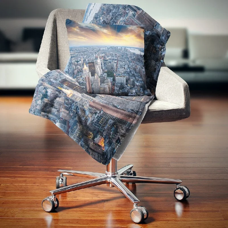 Queen - size blankets for standard - sized bedsDesignart 'Aerial View of NYC Skyscrapers' Cityscape Photo Throw Blanket Queen - size blankets for standard - sized bedsDesignart 'Aerial View of NYC Skyscrapers' Cityscape Photo Throw Blanket