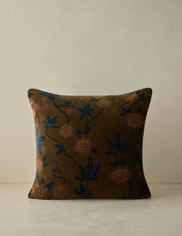 Travel Pillows for Long JourneysSilk Pillows for Smooth Skin and HairRoyce Velvet Pillow Travel Pillows for Long JourneysSilk Pillows for Smooth Skin and HairRoyce Velvet Pillow