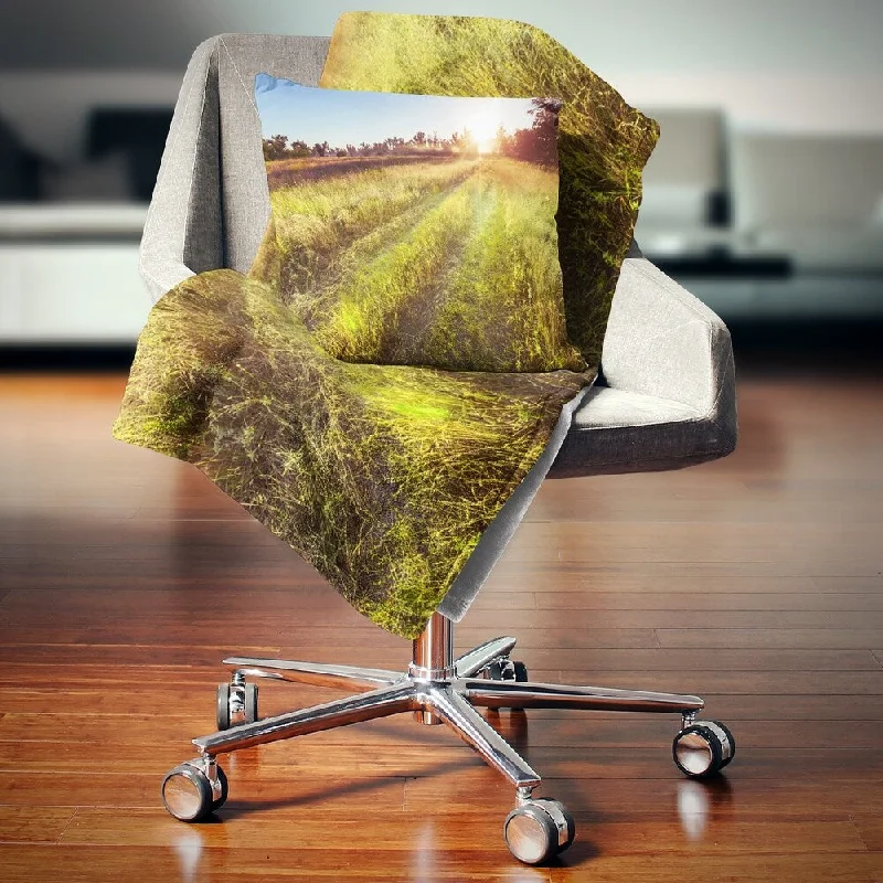 Mohair blankets with a unique sheen and softnessDesignart 'Farm Road in Rural Meadow' Landscape Fleece Throw Blanket Mohair blankets with a unique sheen and softnessDesignart 'Farm Road in Rural Meadow' Landscape Fleece Throw Blanket
