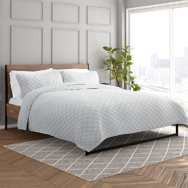 Alpaca wool blankets for a hypoallergenic and warm optionKing/Cal King Lightweight Quilted Coverlet Set Diamond Light Gray Alpaca wool blankets for a hypoallergenic and warm optionKing/Cal King Lightweight Quilted Coverlet Set Diamond Light Gray