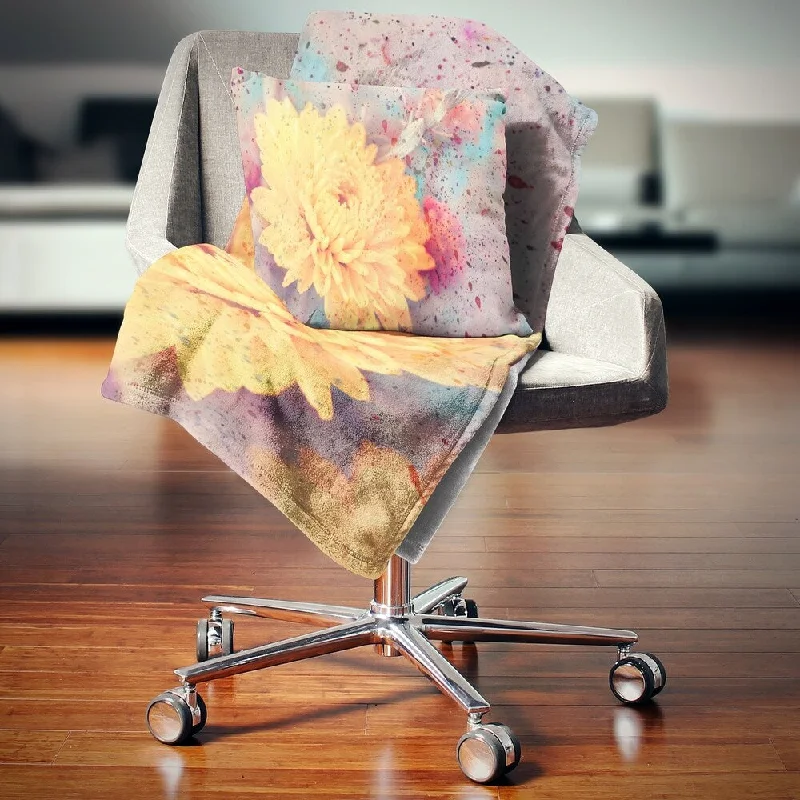 Chenille blankets with a thick and fuzzy textureDesignart 'Aster Flower with Watercolor Splashes' Flower Throw Blanket
