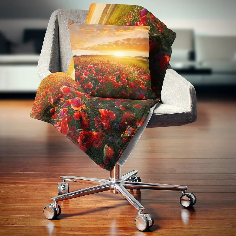 Fleece blankets for a cozy and plush textureDesignart 'Beautiful Poppy Field at Sunset' Abstract Throw Blanket