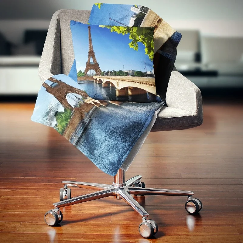 Mohair blankets with a unique sheen and softnessDesignart 'Bridge to Paris Paris Eiffel TowerParis' Cityscape Throw Blanket