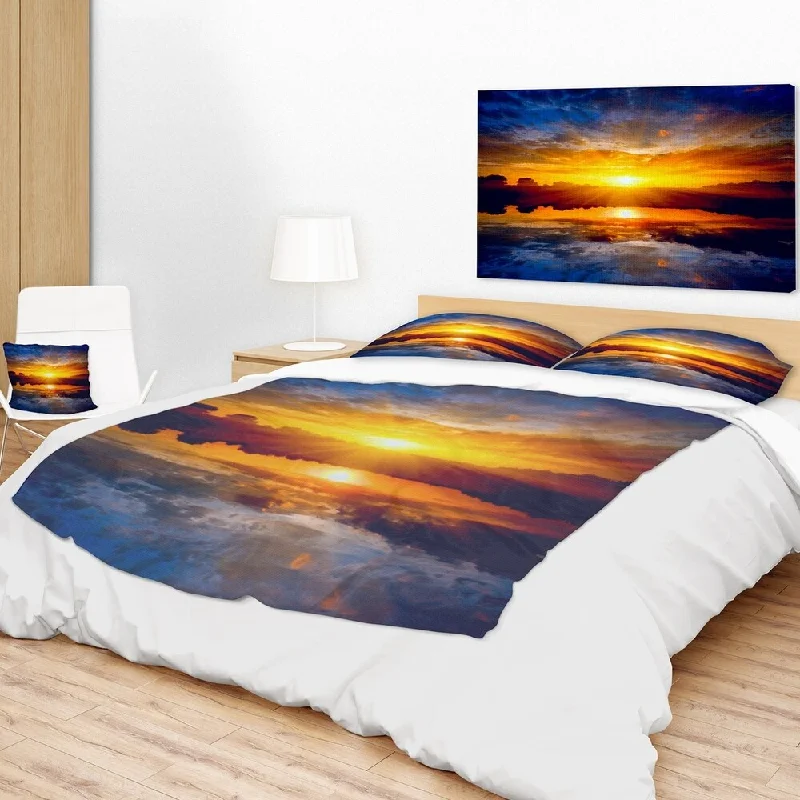 Silk blankets with a smooth and elegant touchDesignart 'Bright Yellow Sunset Over Lake' Seashore Throw Blanket
