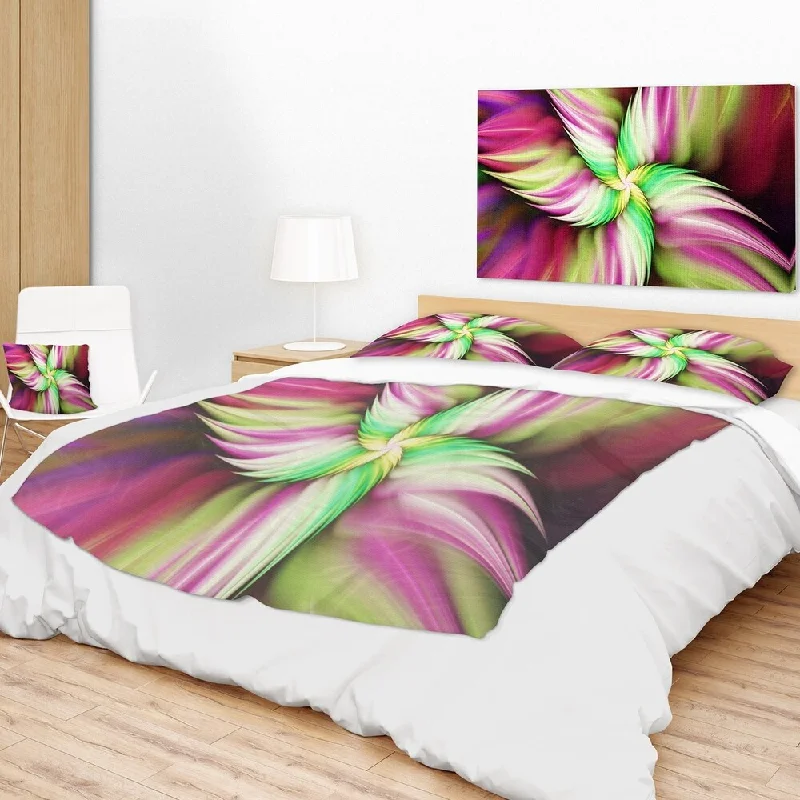 Wool blankets with natural warmth and insulationDesignart 'Huge Rotating Pink Flower' Floral Throw Blanket