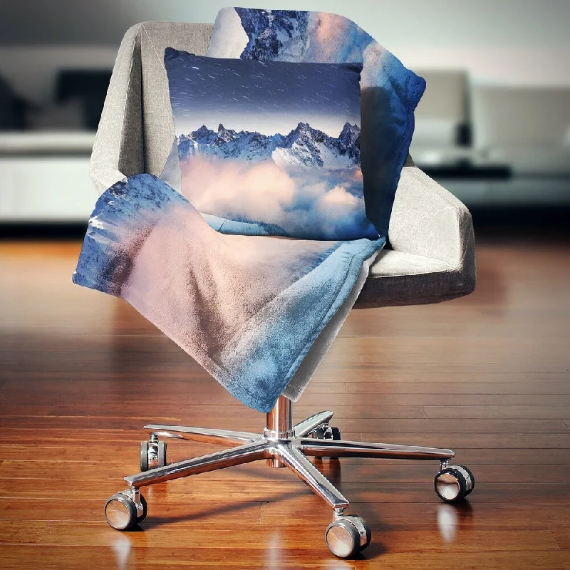 Cashmere blankets for ultimate softness and luxuryDesignart 'Milky Way Over Frosted Mountains' Landscape Fleece Throw Blanket