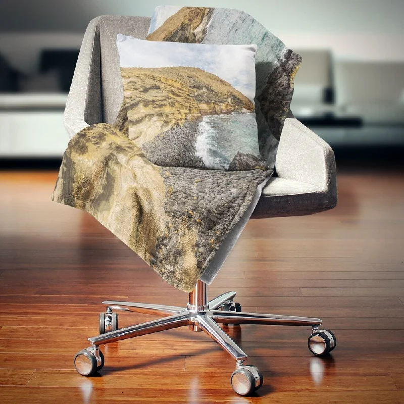Silk blankets with a smooth and elegant touchDesignart 'Peninsula Going Beyond the Horizon' Seashore Throw Blanket