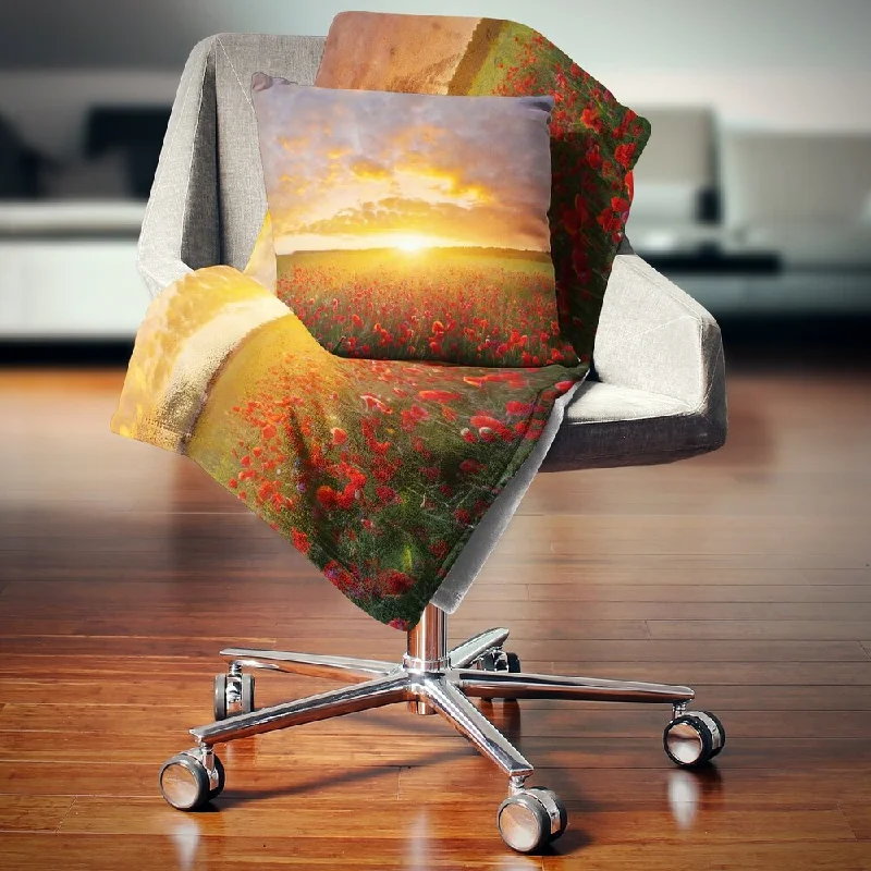 Alpaca wool blankets for a hypoallergenic and warm optionDesignart 'Poppy Field under Bright Sunset' Landscape Fleece Throw Blanket