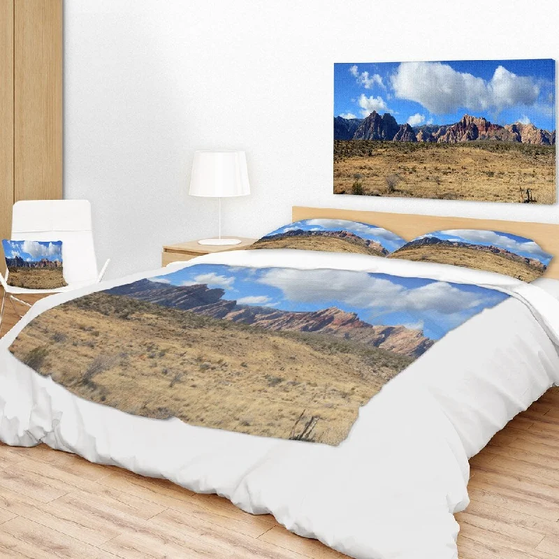 Alpaca wool blankets for a hypoallergenic and warm optionDesignart 'Red Rock Canyon Landscape' Landscape Fleece Throw Blanket