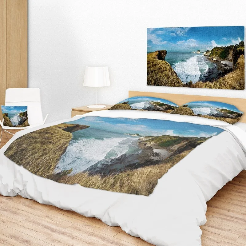 Queen - size blankets for standard - sized bedsDesignart 'Rocky Beach on the Sumba Island' Seascape Throw Blanket