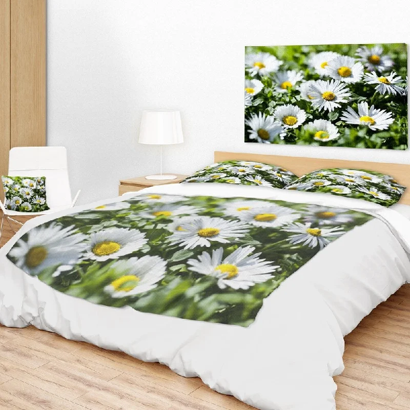 Recycled polyester blankets for an eco - conscious optionDesignart 'Spring Background with White Flowers' Floral Throw Blanket