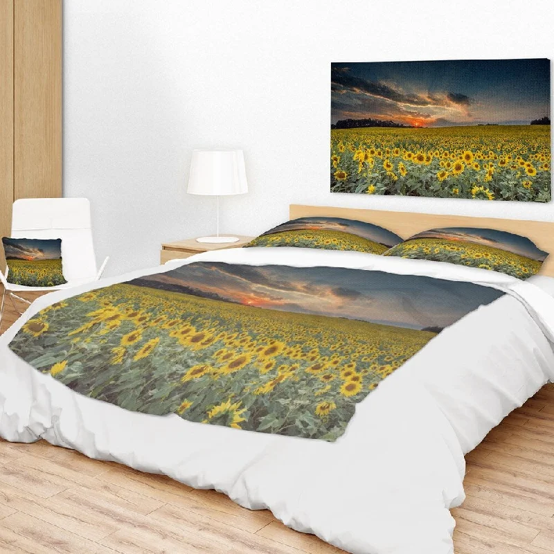 Microfiber blankets that are durable and easy to care forDesignart 'Sunflower Sunset with Cloudy Sky' Landscape Fleece Throw Blanket