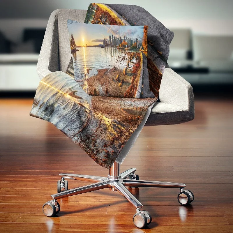 Linen blankets with a rustic and textured lookDesignart 'Vancouver Downtown Panorama' Landscape Fleece Throw Blanket