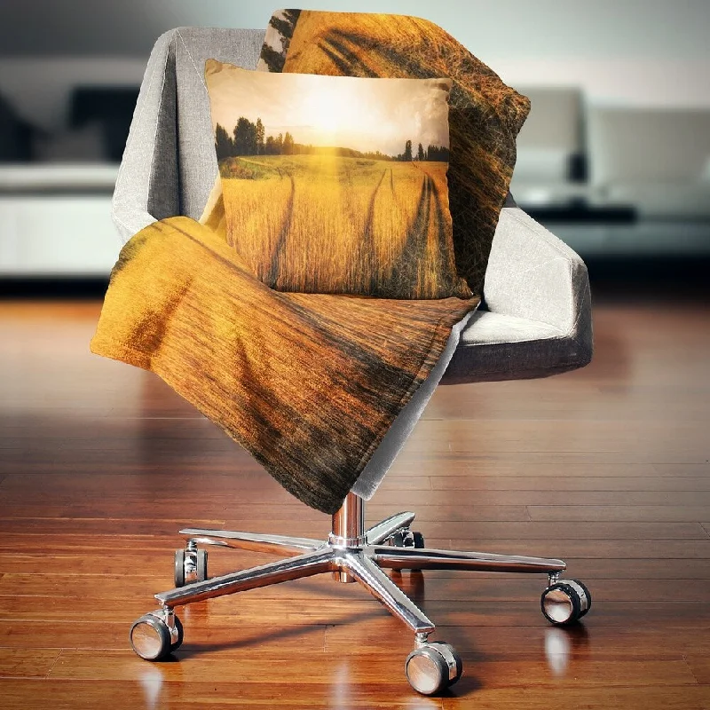 Acrylic blankets for a soft and affordable alternativeDesignart 'Wheat Field at Sunset Panorama' Photography Throw Blanket