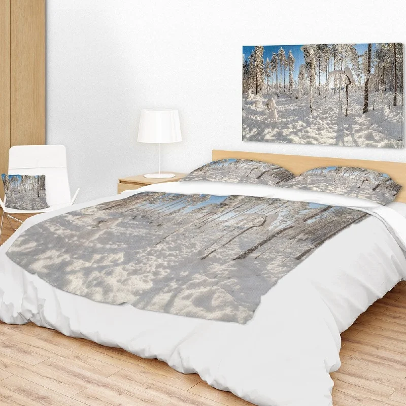 Chenille blankets with a thick and fuzzy textureDesignart 'Winter Snow Covered Wood' Landscape Fleece Throw Blanket