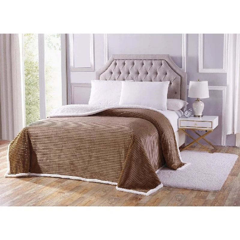 Chenille blankets with a thick and fuzzy textureHome Essentials by Décor&More Corduroy Sherpa Blanket Chenille blankets with a thick and fuzzy textureHome Essentials by Décor&More Corduroy Sherpa Blanket