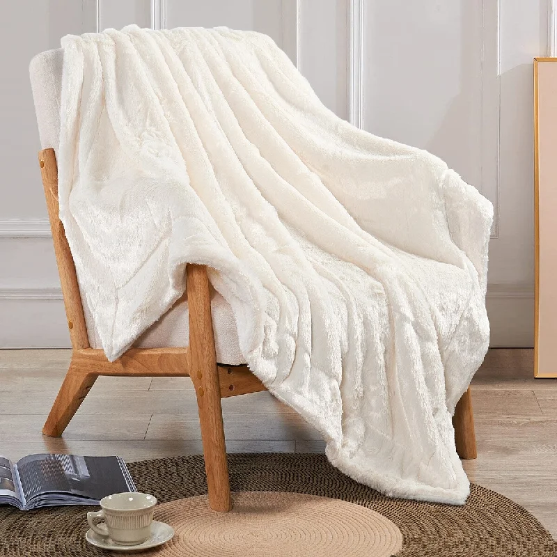 Recycled polyester blankets for an eco - conscious optionHome Soft Things HST Fauxfur Throw Super Soft Cozy Blankets