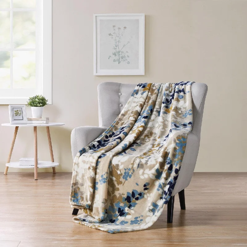 Cotton blankets for breathability and a lightweight feelSofie Floral Motif Plush 50" x 70" Throw