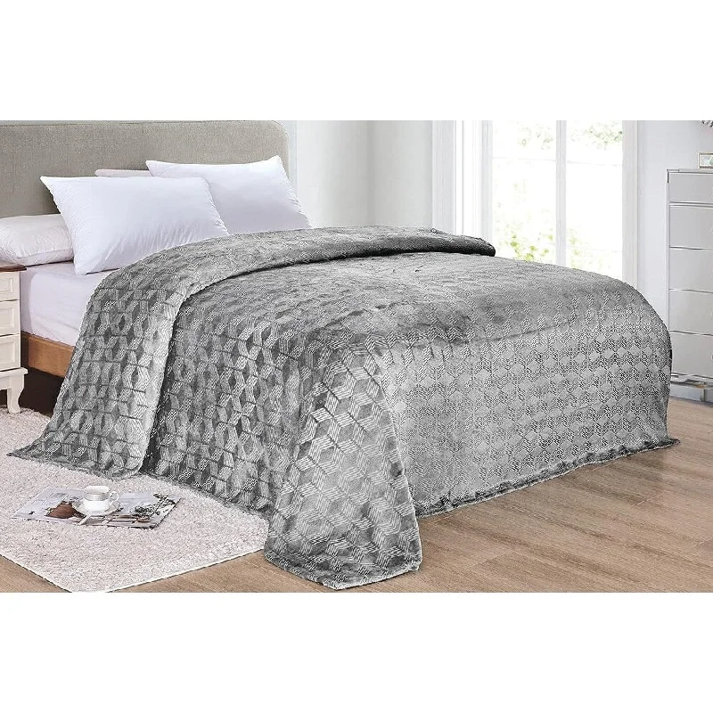 Recycled polyester blankets for an eco - conscious optionUltra Plush by Décor&More King Size Chevron Arrow Jacquard Microplush Blanket (102" x 90") - Grey Recycled polyester blankets for an eco - conscious optionUltra Plush by Décor&More King Size Chevron Arrow Jacquard Microplush Blanket (102" x 90") - Grey