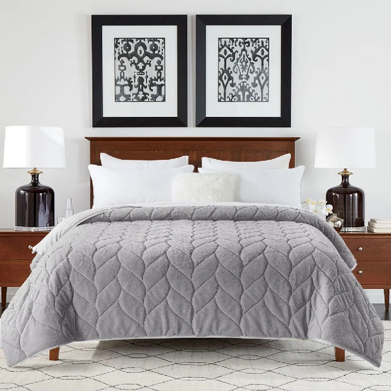 Cashmere blankets for ultimate softness and luxuryWaverly Cozy Gray Down Alternative Blanket Cashmere blankets for ultimate softness and luxuryWaverly Cozy Gray Down Alternative Blanket