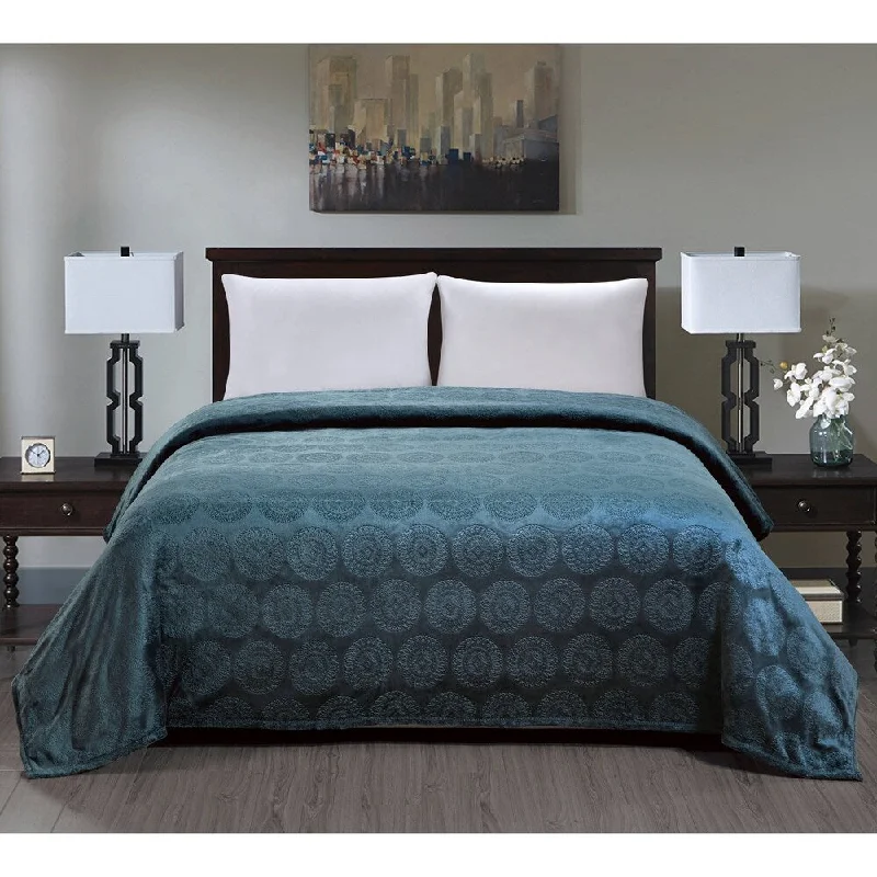 Chenille blankets with a thick and fuzzy textureCeaser King Teal