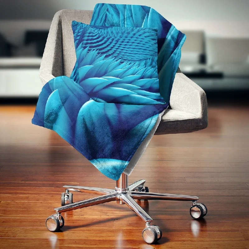 Mohair blankets with a unique sheen and softnessDesignart 'Abstract Blue Wavy Background' Abstract Throw Blanket Mohair blankets with a unique sheen and softnessDesignart 'Abstract Blue Wavy Background' Abstract Throw Blanket