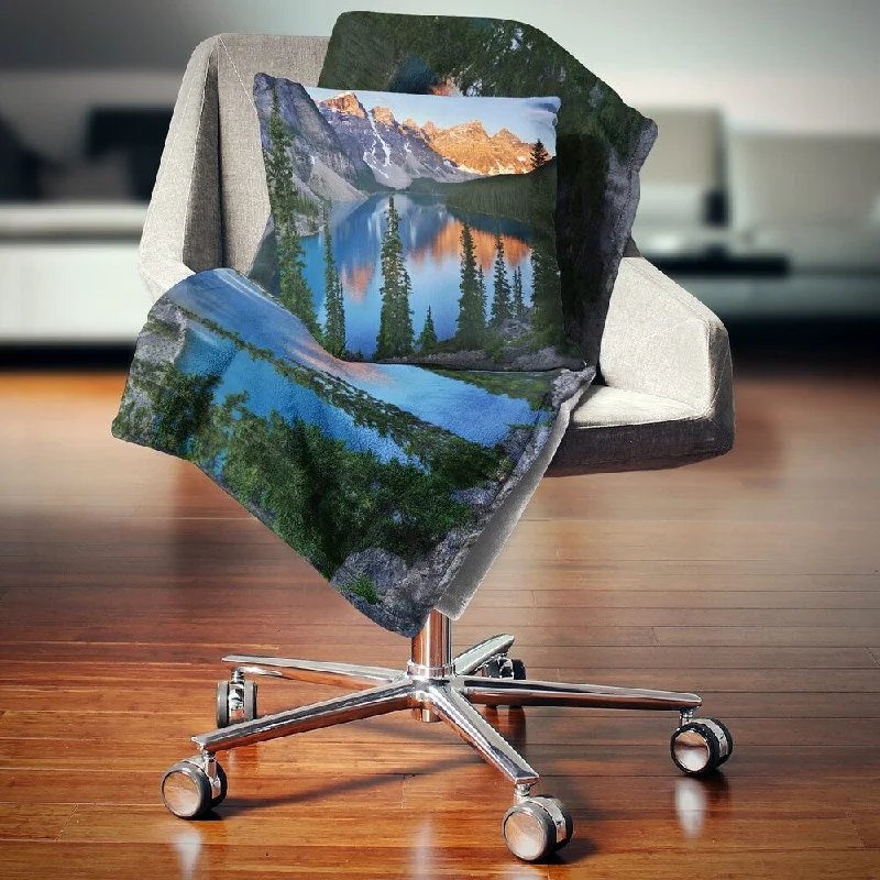 Alpaca wool blankets for a hypoallergenic and warm optionDesignart 'Beautiful Moraine Lake Canada' Landscape Fleece Throw Blanket