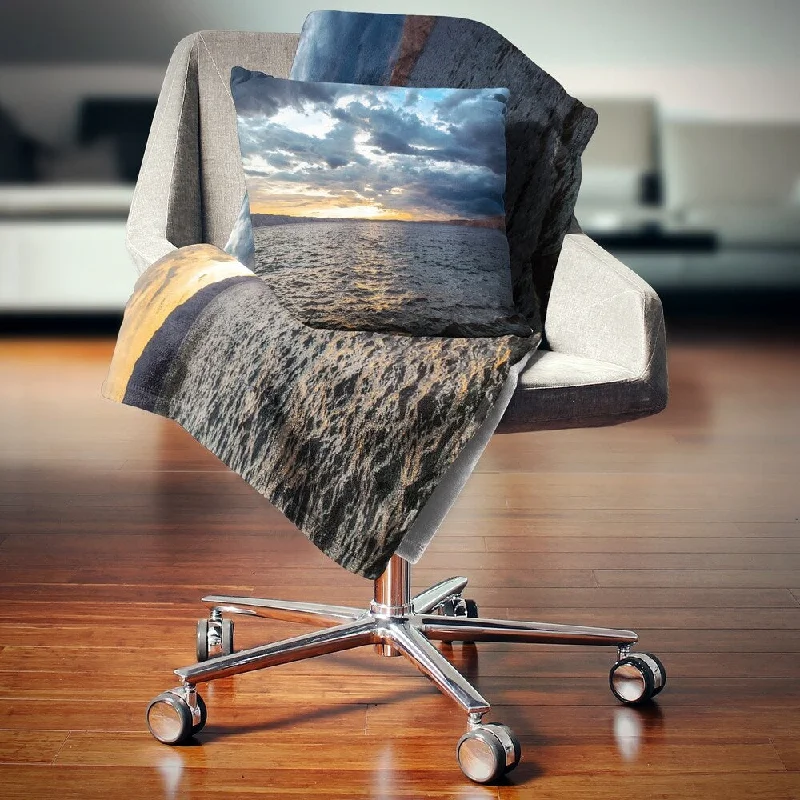 Queen - size blankets for standard - sized bedsDesignart 'Beautiful Seascape under Cloudy Sky' Modern Seashore Throw Blanket Queen - size blankets for standard - sized bedsDesignart 'Beautiful Seascape under Cloudy Sky' Modern Seashore Throw Blanket